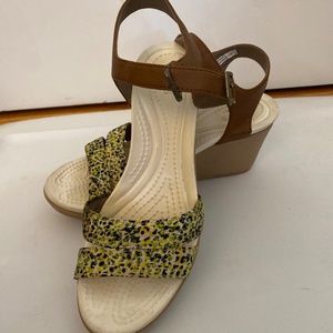 Crocs girls heeled shoes